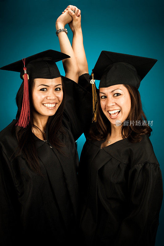 毕业女生举手