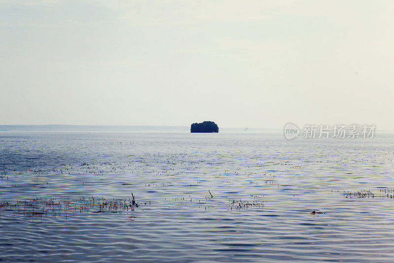 湖上岛屿