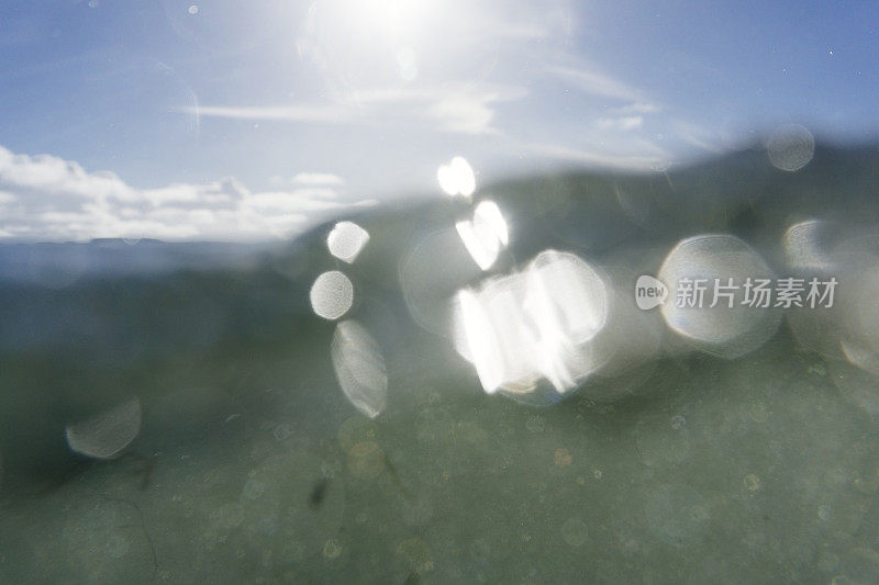 水下仰望太阳