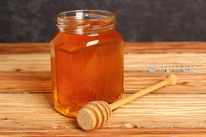 蜂蜜罐和蜂蜜勺