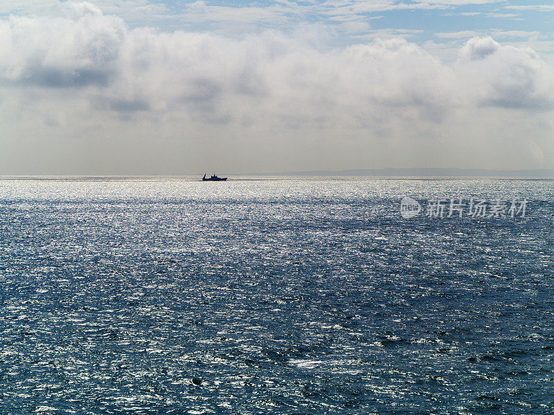 一艘空船在北海