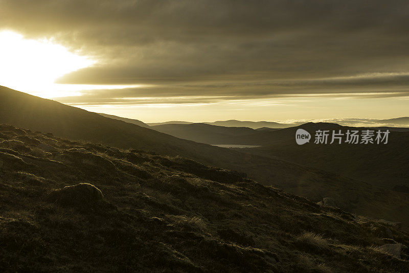 夕阳，莫恩山脉，北爱尔兰