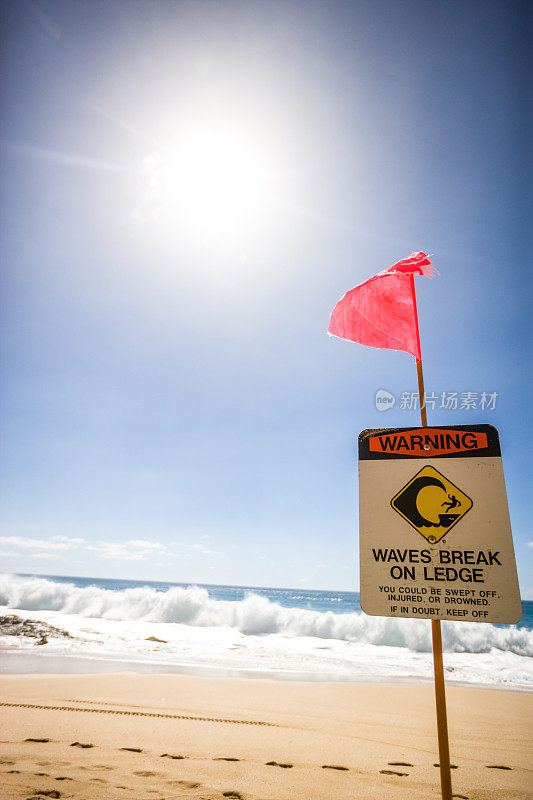 美国瓦胡岛夏威夷海滩上的警告标志