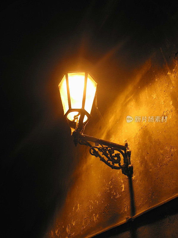 布拉格，黑暗中的灯