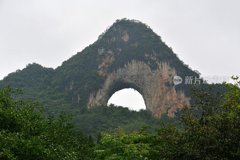 广西阳朔月亮山