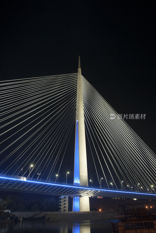 新贝尔格莱德桥，夜景