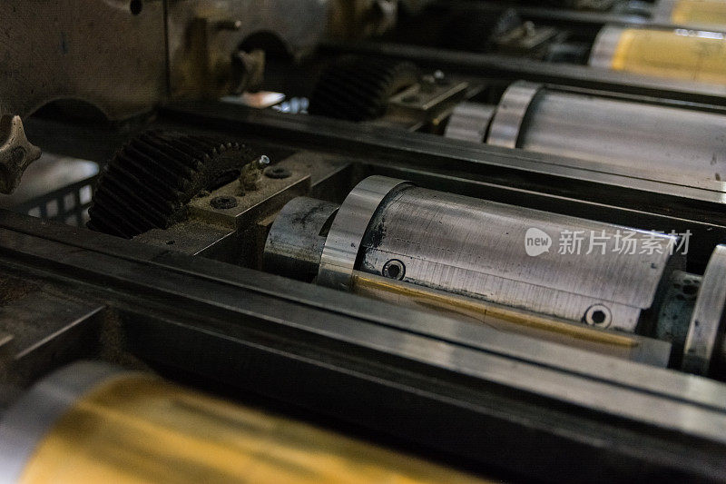 金凸版滚筒，古朴印刷方法，金属滚筒四色CMYK印刷特写机工业设备