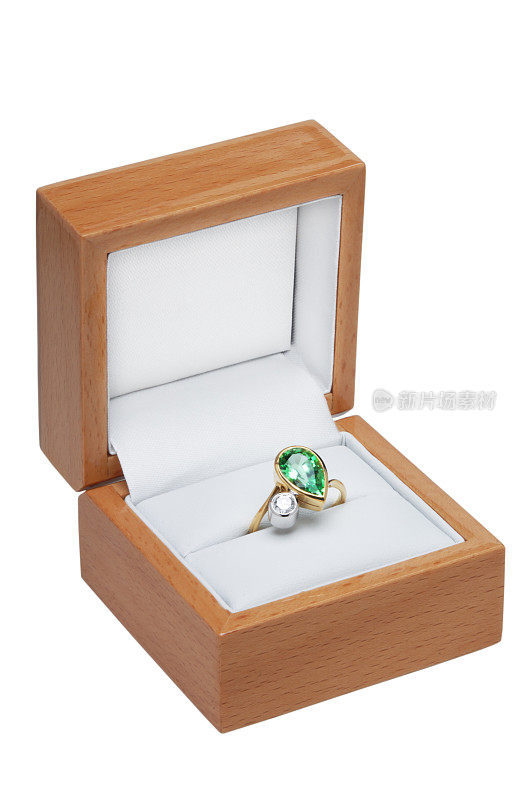 祖母绿和钻石戒指