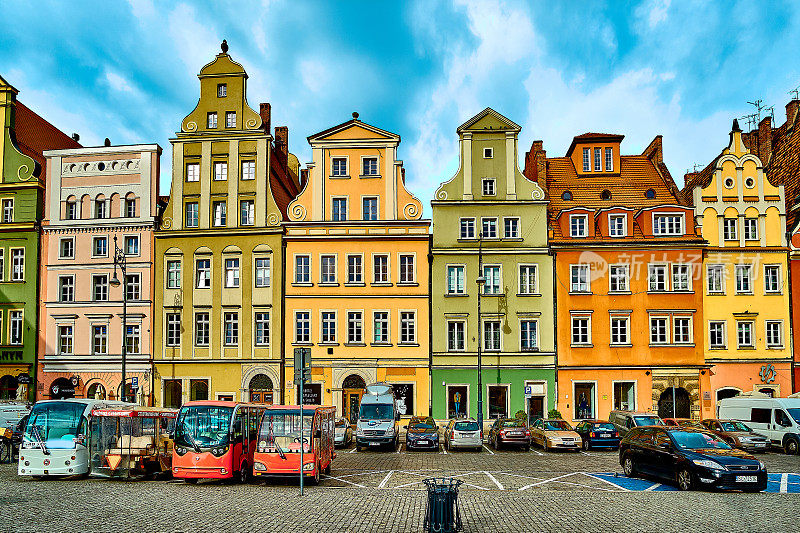 弗罗茨瓦夫老城区五颜六色的建筑。弗罗茨瓦夫是波兰西部最大的城市，也是西里西亚历史上的首都。