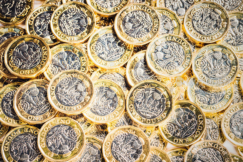 一英镑新硬币堆