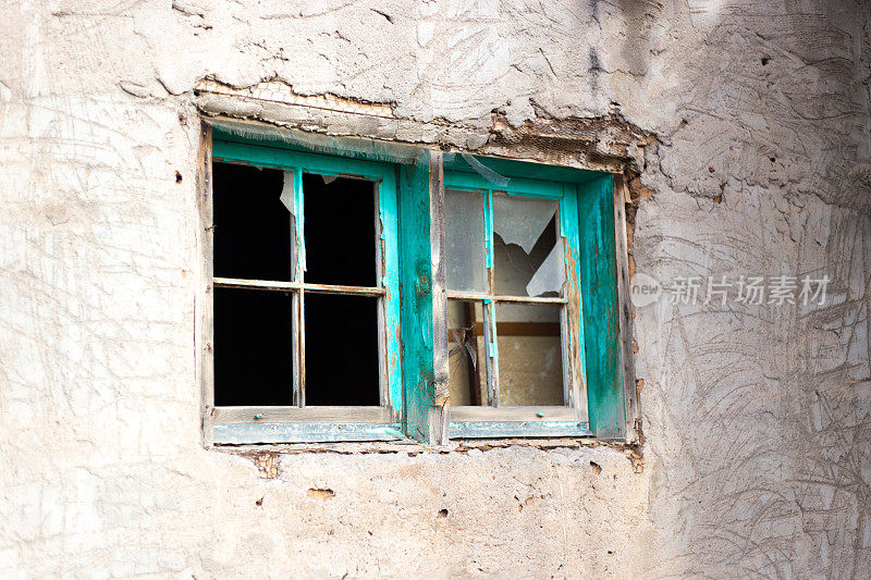 圣菲，NM:破碎风化的绿松石窗户