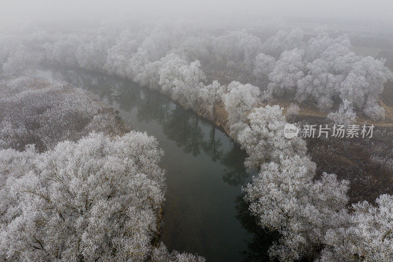 冬季河流鸟瞰图