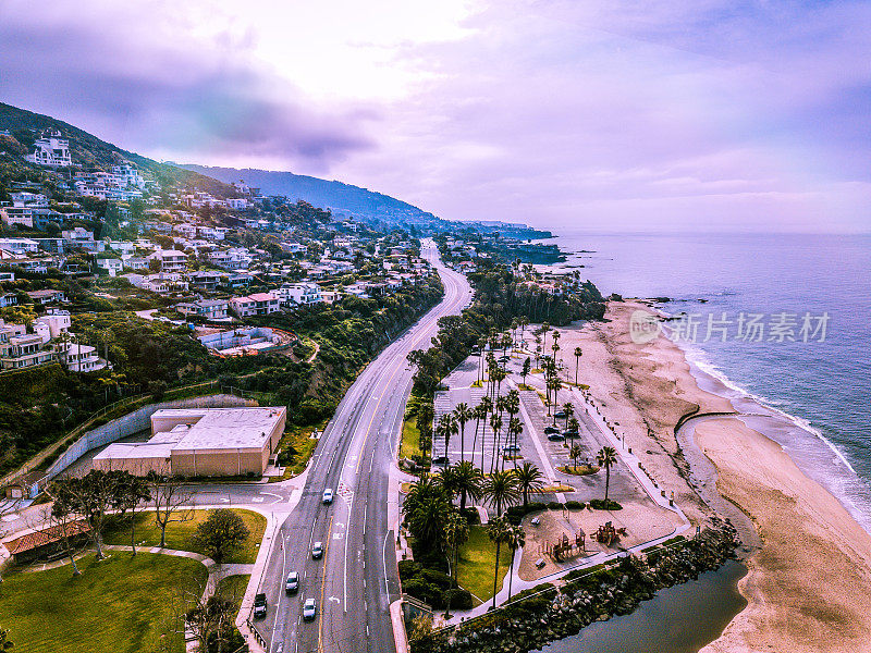 鸟瞰图拉古纳海滩海岸公路和海岸视图