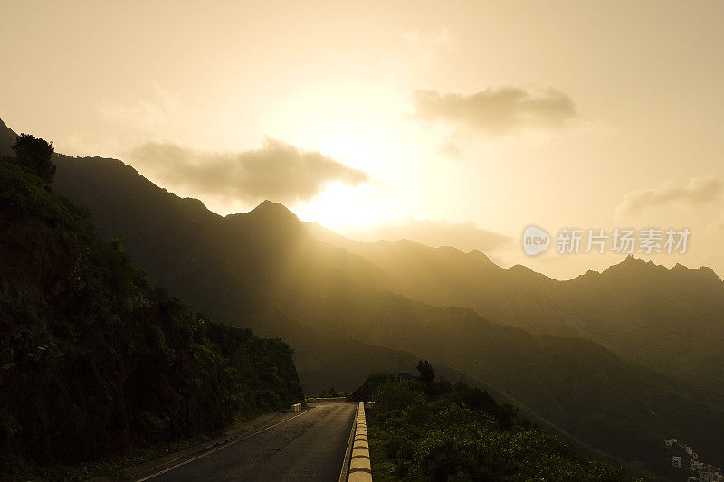 阿纳加山脉的日落。特内里费岛。