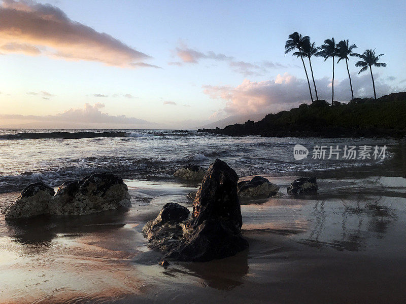 美丽的日落，从波罗海滩，在Wailea，毛伊岛，夏威夷