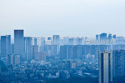 城市天际线在日出，成都，中国