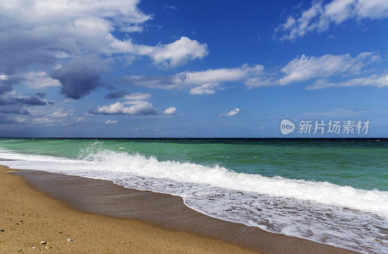 土耳其黑海，海浪拍打着海岸和海景