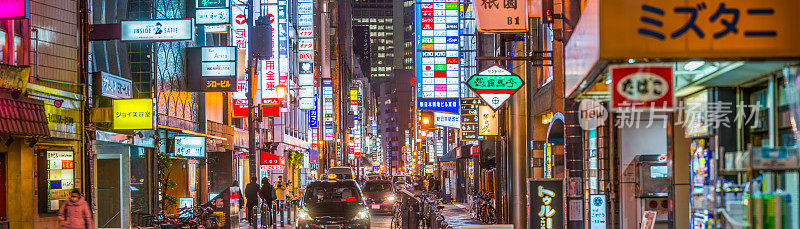 日本的霓虹夜景，拥挤的街道，交通，购物者，一览日本大阪