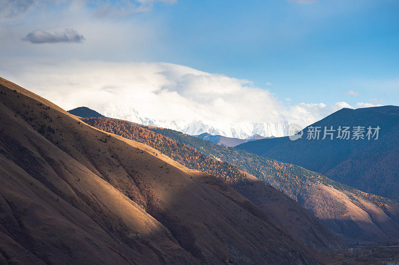 中国，西藏，四川，亚丁，香格里拉山，秋天的自然景观