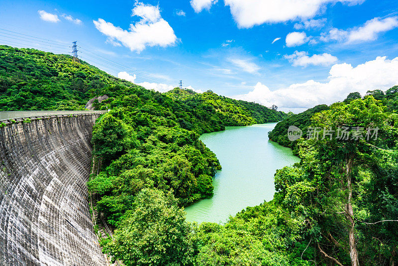 香港金山郊野公园内的水塘水坝