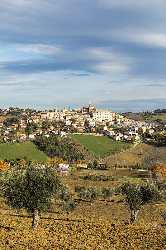 意大利马尔凯科莱纳多的一个中世纪的小村庄。