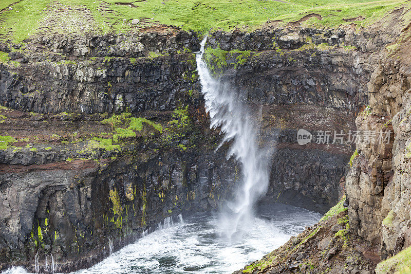 Mulafossur瀑布特写，法罗群岛