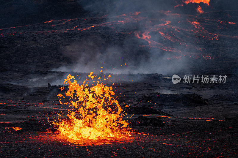 冰岛fagradalsjall火山的熔岩喷泉