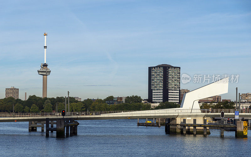 Rijnhaven大桥和Euromast。鹿特丹,荷兰。