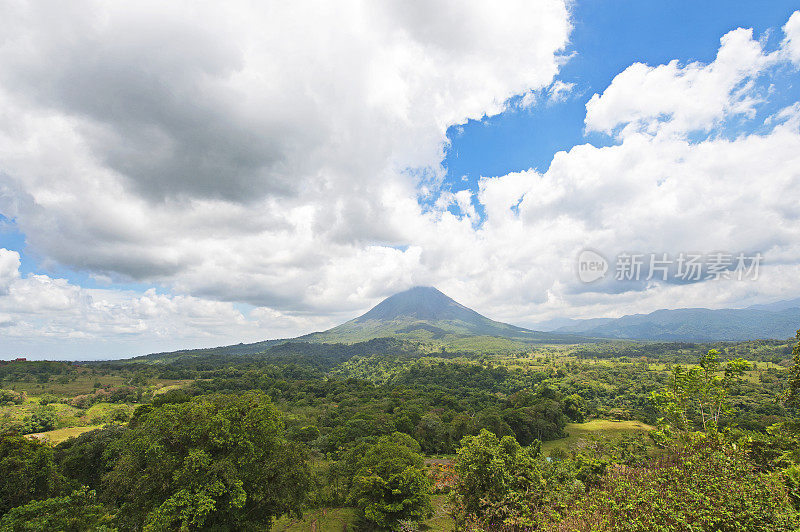 阿雷纳火山全景，阿雷纳尔，哥斯达黎加。