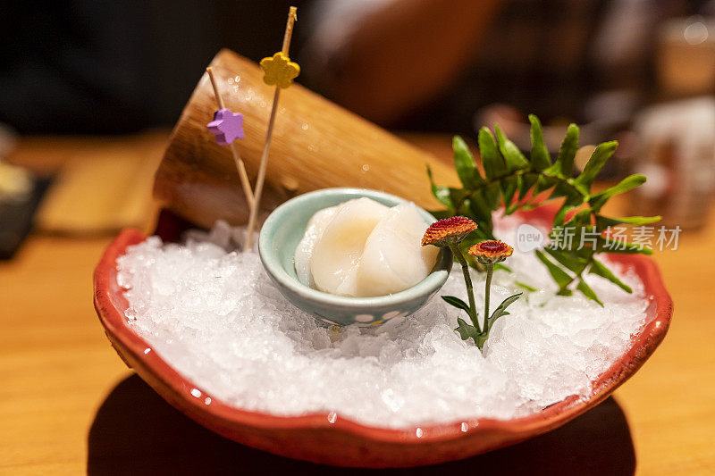 日本料理餐厅白壳生鱼片