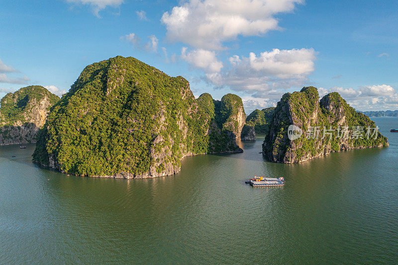 下龙湾的石山