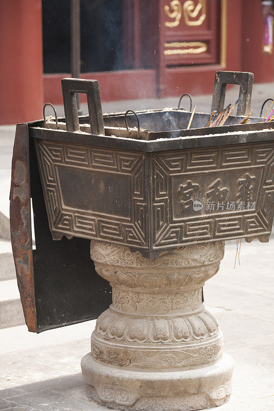 北京雍和寺或雍和寺或雍和寺的青铜香炉