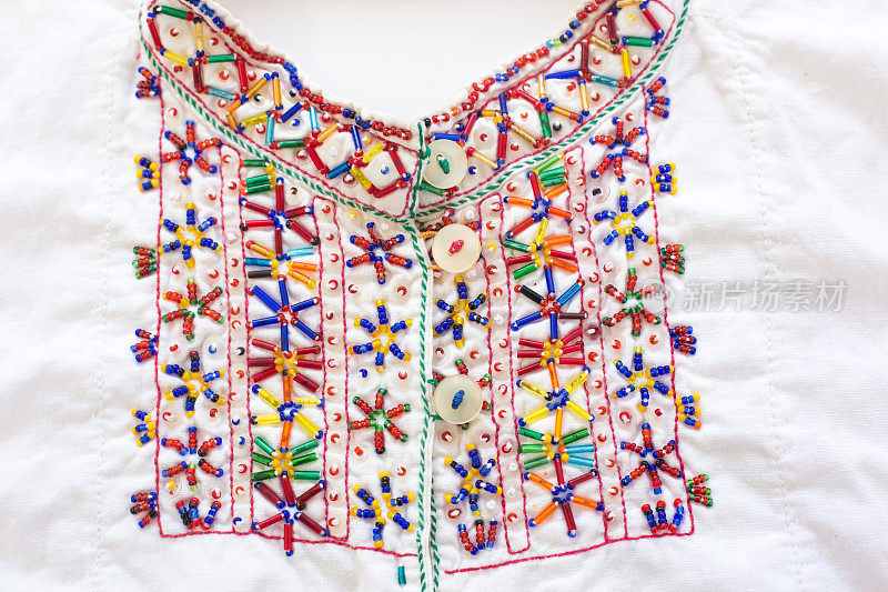 阿尔巴尼亚传统复古珠绣纺织品细节(特写)