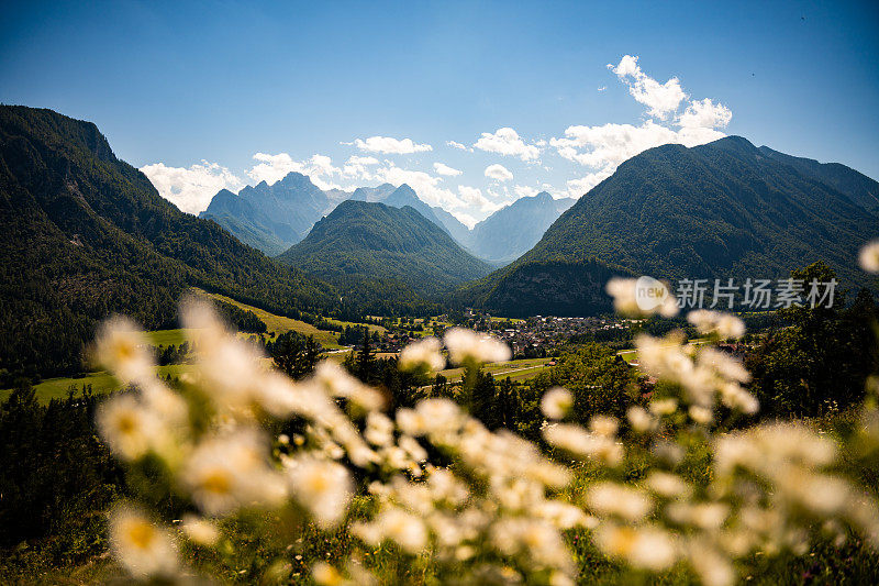 风景如画的特里格拉夫山全景