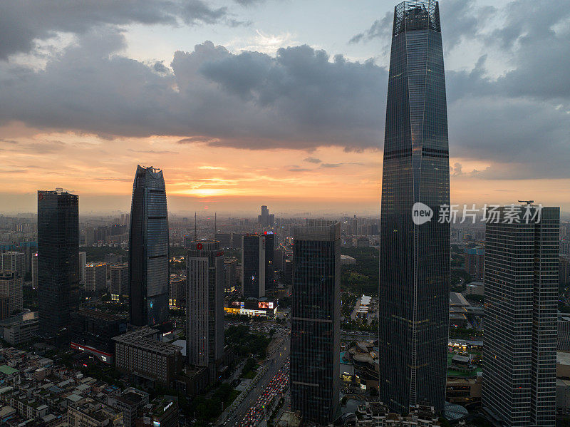 中国东莞市区的黄昏景色