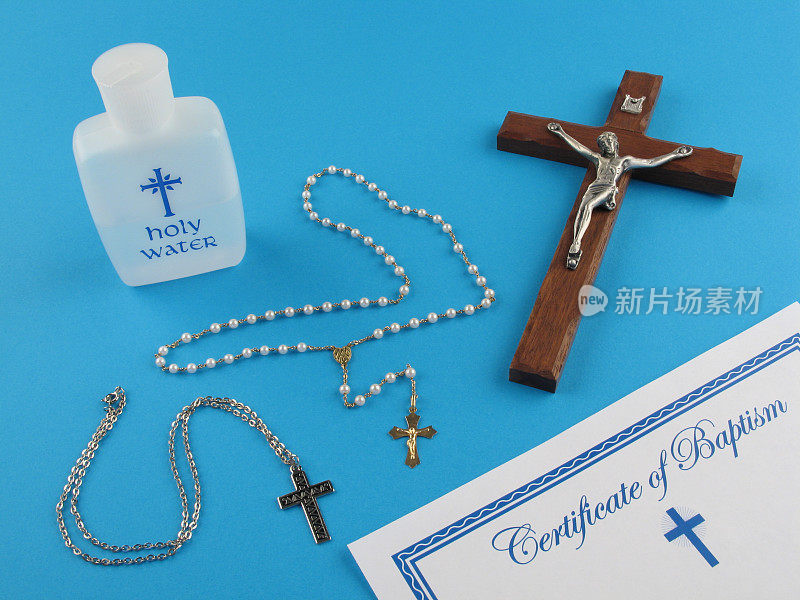 受洗意象:十字架，圣水，玫瑰经，受洗证书