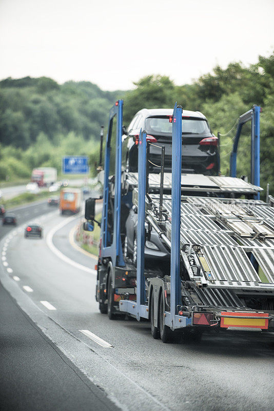 德国高速公路上的卡车