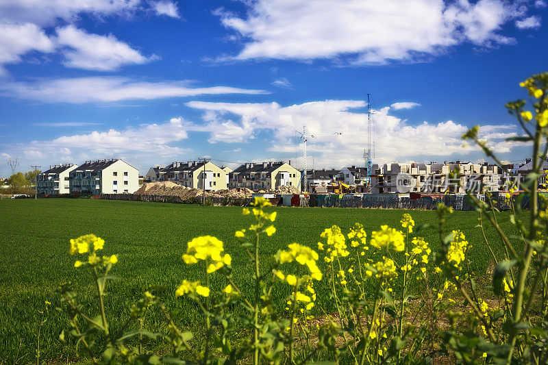 郊区正在建设的住宅区