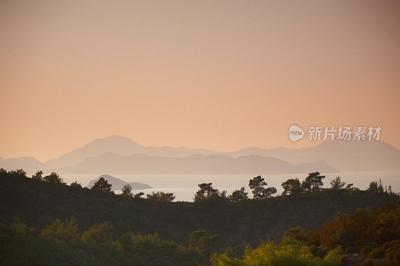 海上日出