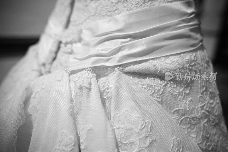 婚纱背面细节在黑色和白色