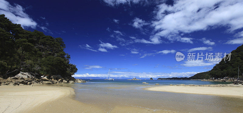 新西兰纳尔逊的金色沙滩