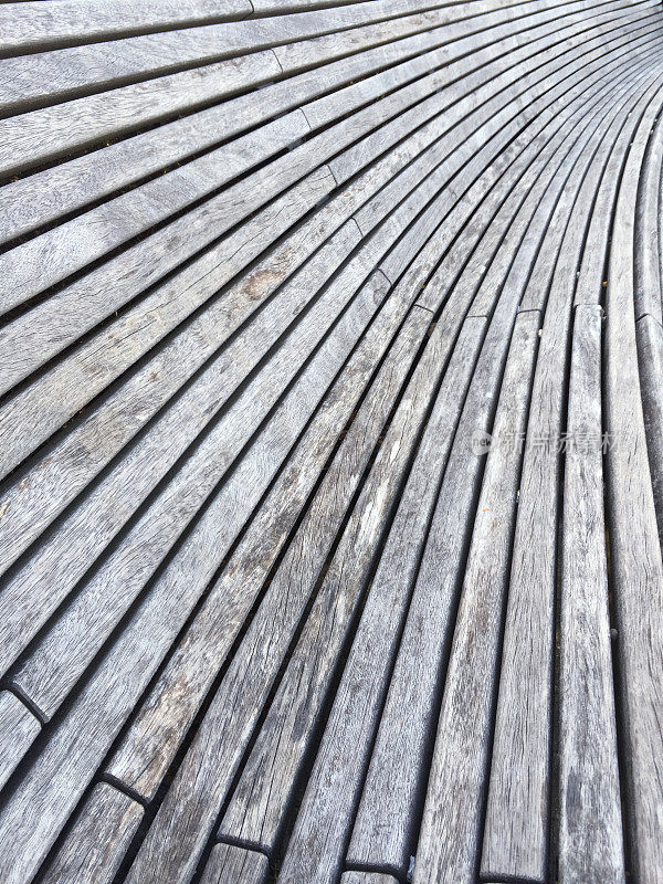 摘要长程弯曲的木凳近距离上的条纹