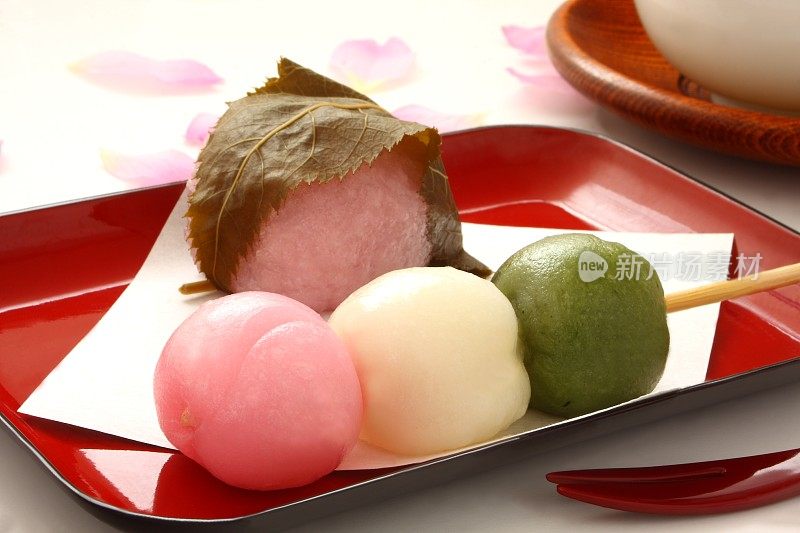 日本饺子糖果和樱花年糕，日本食物