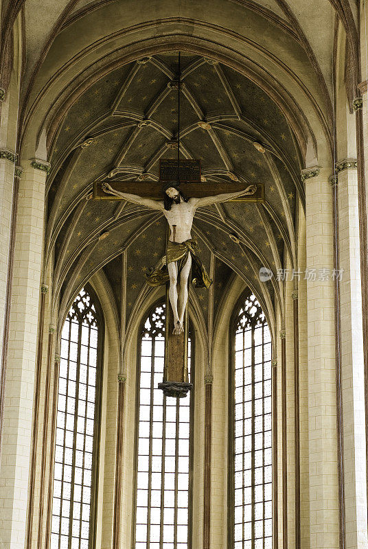 圣马丁大教堂哥特式十字架(德国巴伐利亚州兰茨胡特)