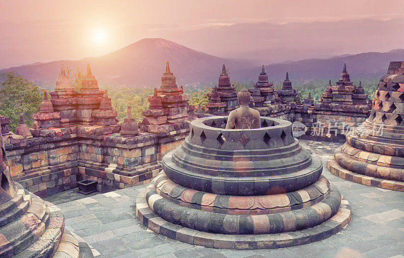 婆罗浮屠寺的屋顶视图