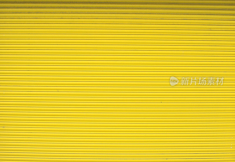 黄色卷帘门