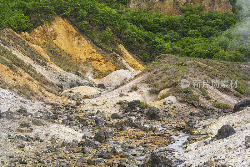 日本北海道地狱谷的一条河