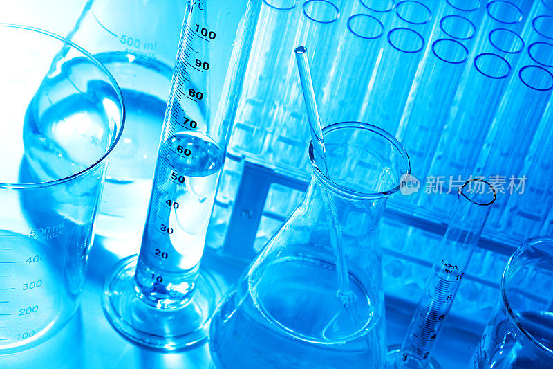 化学研究-蓝色水平实验室玻璃器皿设备