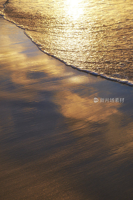 黎明时分的海滩