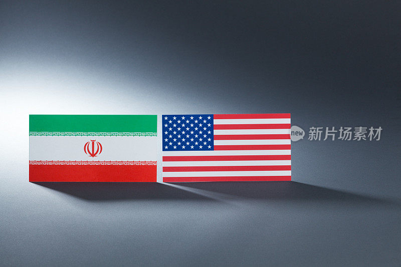 伊朗和美国国旗与长灰色阴影赫兹